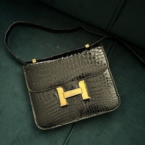 Elegant Black Crocodile Pattern Shoulder Bag